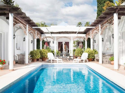 Nueva Andalucia, Stunning villa in the heart of the Nueva Andalucia golf valley just behind Puerto Banus