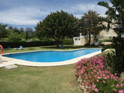 Nueva Andalucia, Large townhouse in Nueva Andalucia with views of the golf course and La Concha mountain