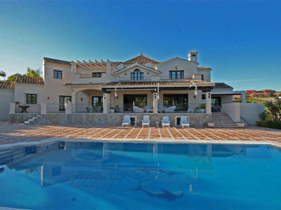 Estepona, Stunning golf villa in Cancelada in Estepona with panoramic views of the golf course and sea