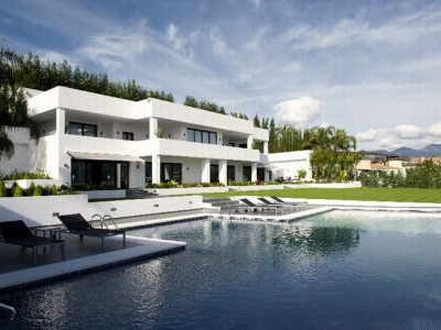 Nueva Andalucia, Contemporary villa located in Nueva Andalucía with views over the Golf Valley Marbella Spain for sale