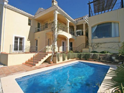 Istan, Lovely villa in Istan with stunning panoramic views of the lake and sea