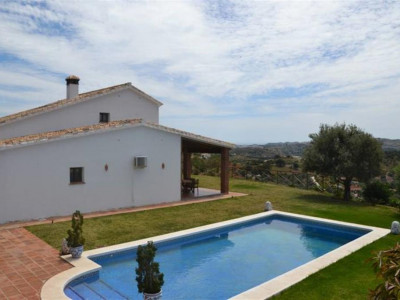 Mijas Costa, Villa in Mijas Costa with 10 horse stables and 2 paddocks surrounded by nature