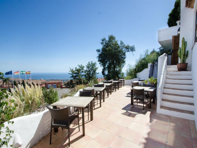 Marbella Este, Restaurante en venta en Marbella este con terraza abierta y vistas panorámicas