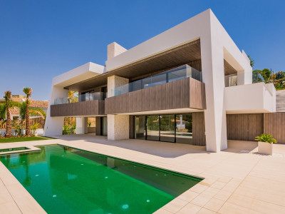 Marbella, Brand new modern villa ready to move in, located in Nueva Andalucia just behind Puerto Banus