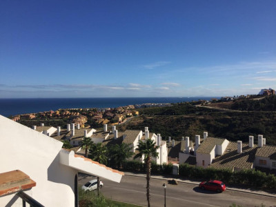 Alcaidesa, Quality townhouse in Alcaidesa with stunning Gibraltar, sea and golf views