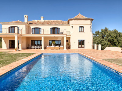 Benahavis, Stylish quality mansion on a large flat plot in Marbella Club Golf Resort