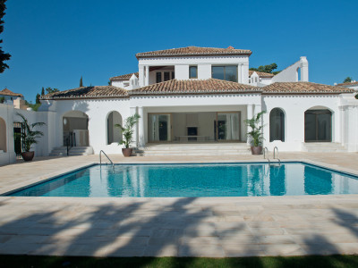 Estepona, Luxury 6 bedroom villa on 2.000 m2 plot for sale in Estepona