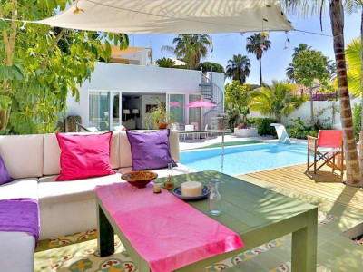 Marbella, BEAUTIFUL BEACHSIDE VILLA WITH A GUEST HOUSE ON THE GOLDEN MILE