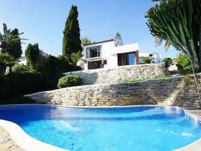 Estepona, Bright villa with stunning sea views in Estepona