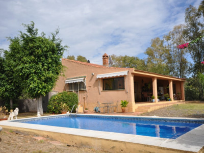 Estepona, One level Andalusian style villa for sale in El Padron, Estepona