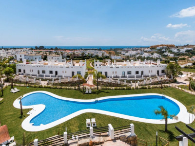 Estepona, A new Mediterranean style complex with a natural frontline golf surrounding, ready to move in
