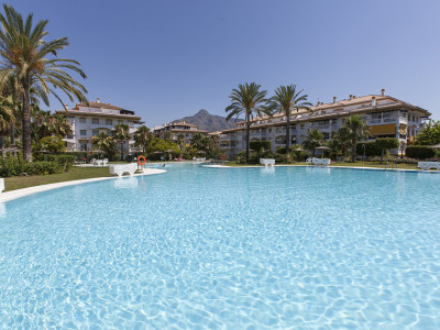 Nueva Andalucia, Ground floor apartment in Dama de Noche, located just a 10 minute walk from Puerto Banus and the beach