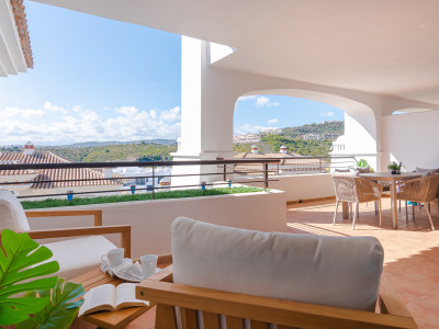 Casares, NEW TO MARKET  - Sea views + South west facing + 1 mile to the beach + furniture included.
